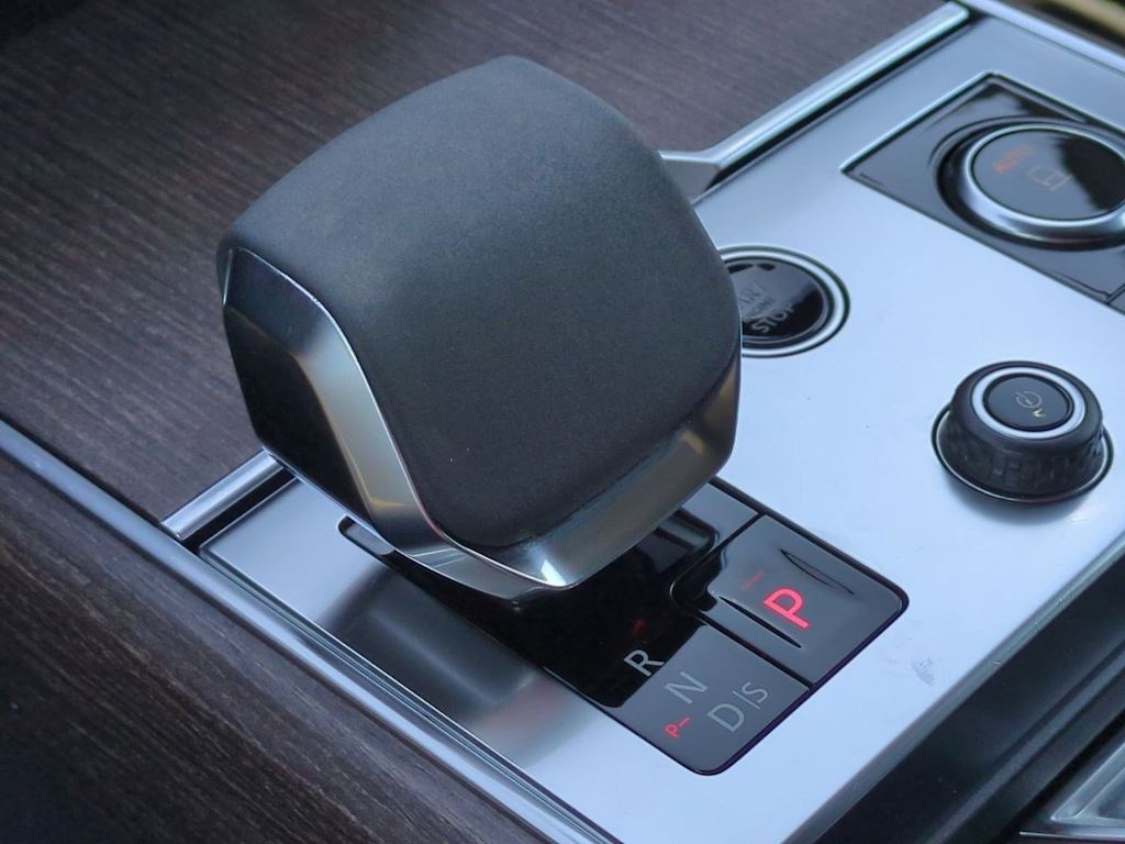 Thumbnail: 2023 Land Rover Range Rover - 36