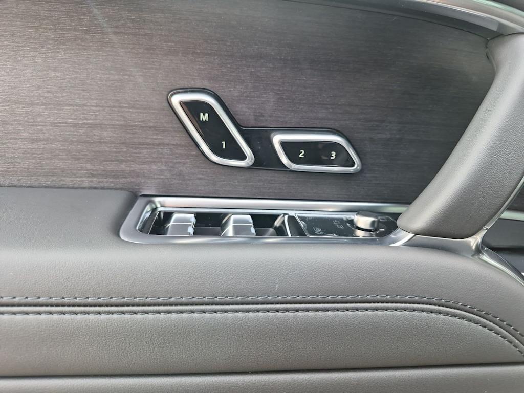 Thumbnail: 2026 Land Rover Range Rover - 25