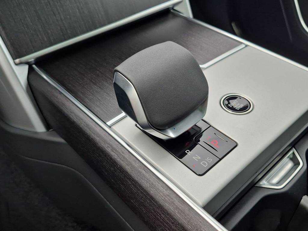 Thumbnail: 2026 Land Rover Range Rover - 34