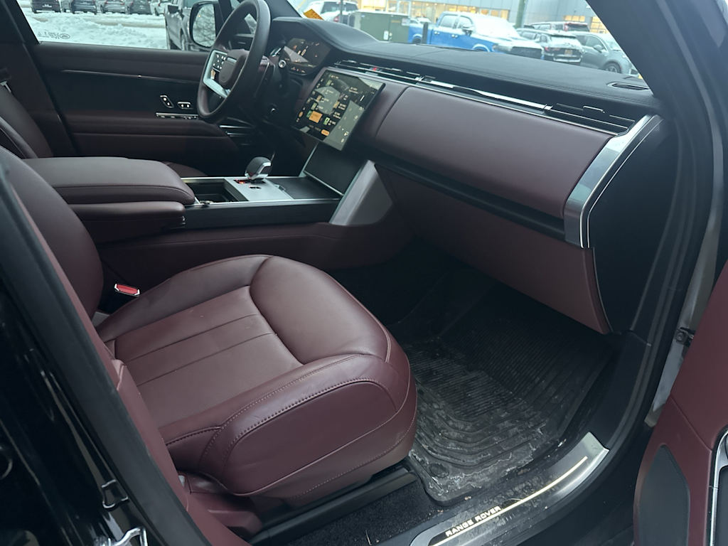 Thumbnail: 2025 Land Rover Range Rover - 7