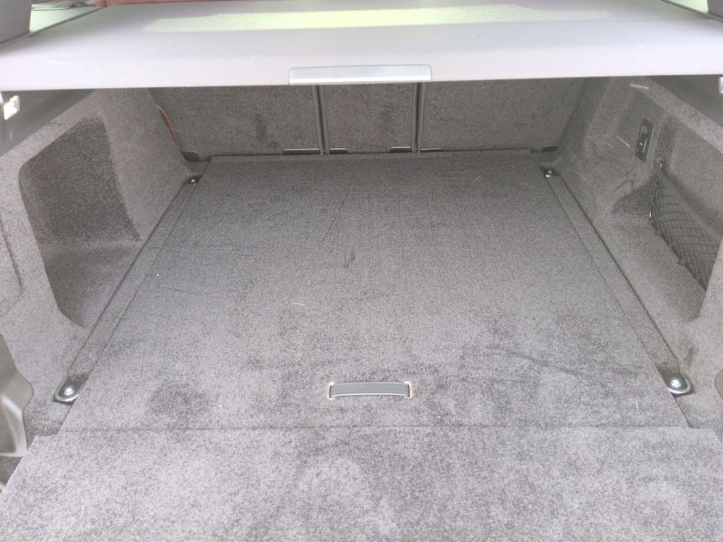 Thumbnail: 2025 Land Rover Range Rover - 15