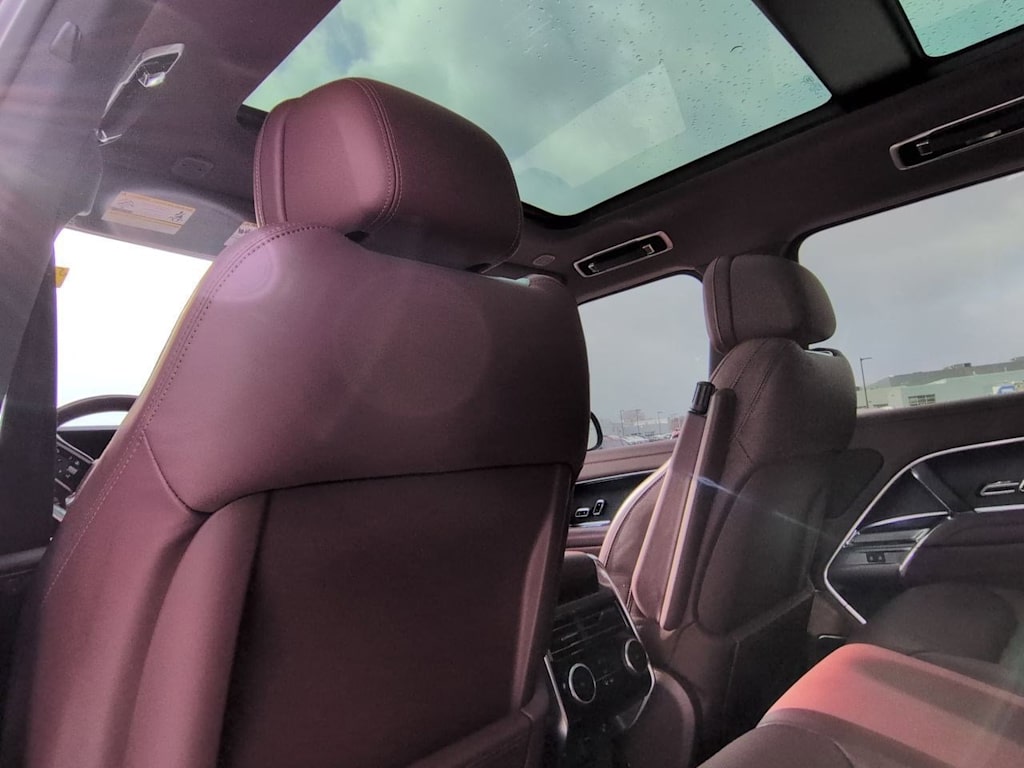 Thumbnail: 2025 Land Rover Range Rover - 25