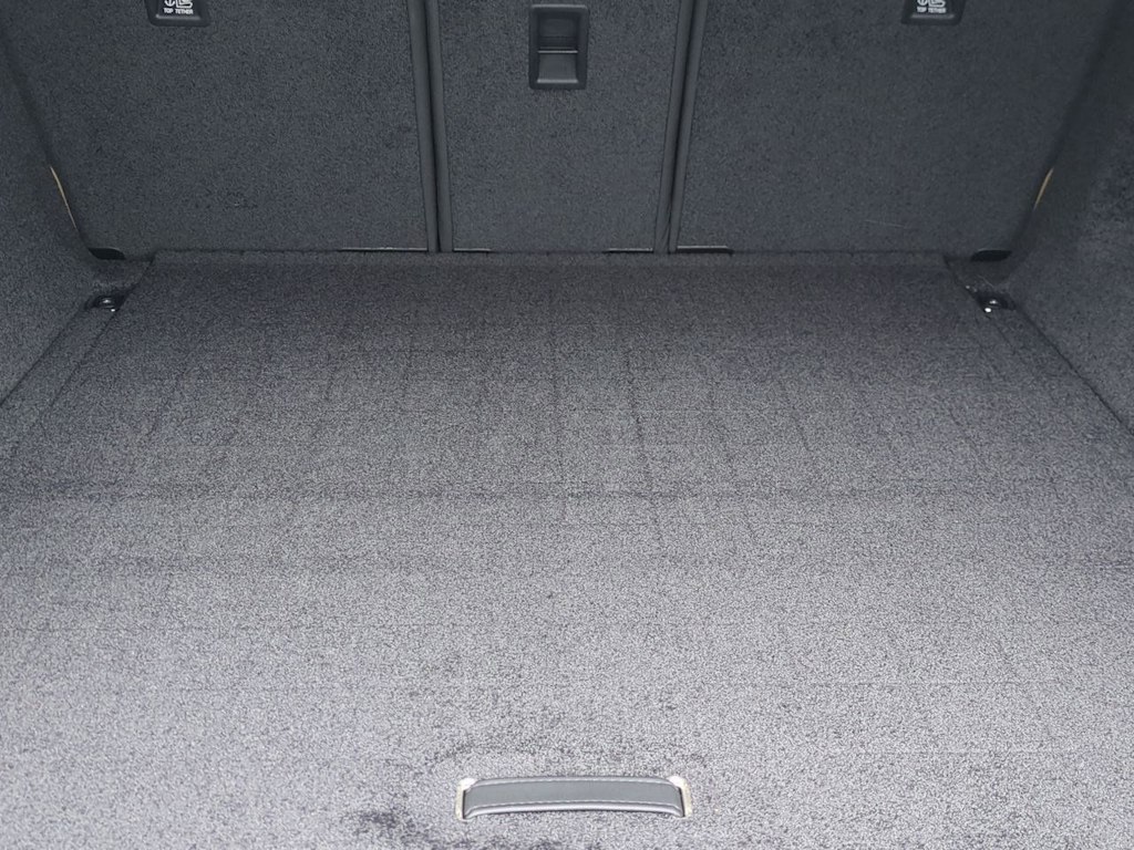 Thumbnail: 2026 Land Rover Range Rover - 16