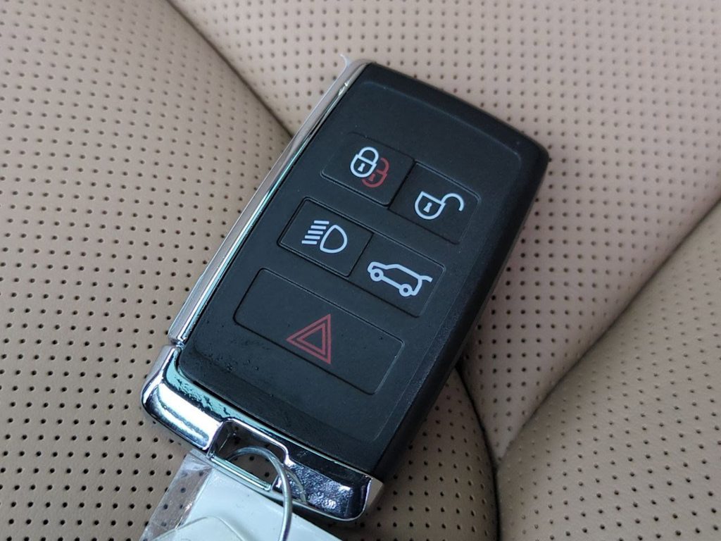 Thumbnail: 2026 Land Rover Range Rover - 17