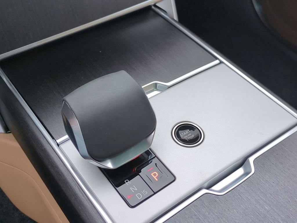 Thumbnail: 2026 Land Rover Range Rover - 15