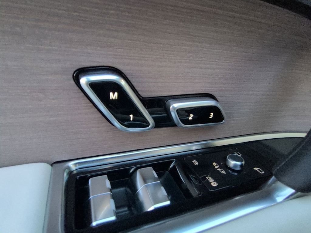 Thumbnail: 2026 Land Rover Range Rover - 24