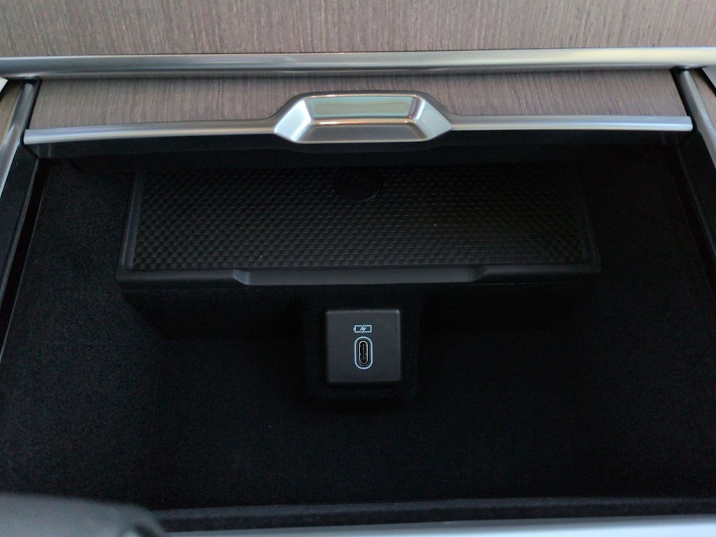 Thumbnail: 2026 Land Rover Range Rover - 37