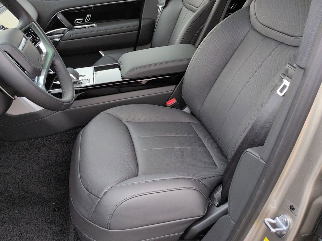 Thumbnail: 2026 Land Rover Range Rover - 11