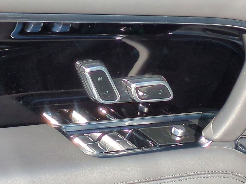 Thumbnail: 2024 Land Rover Range Rover - 24