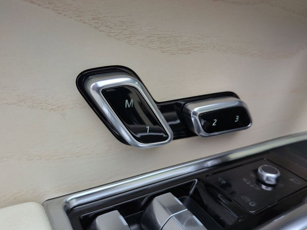 Thumbnail: 2024 Land Rover Range Rover - 25