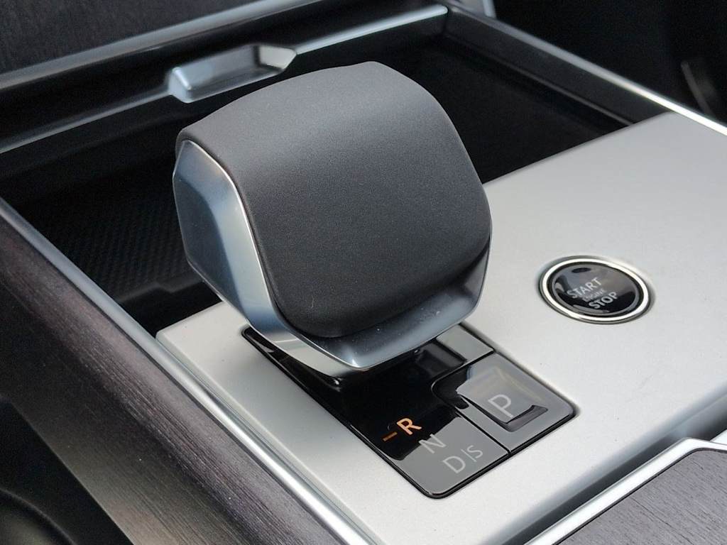 Thumbnail: 2026 Land Rover Range Rover - 16