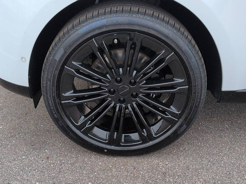 Thumbnail: 2026 Land Rover Range Rover - 8