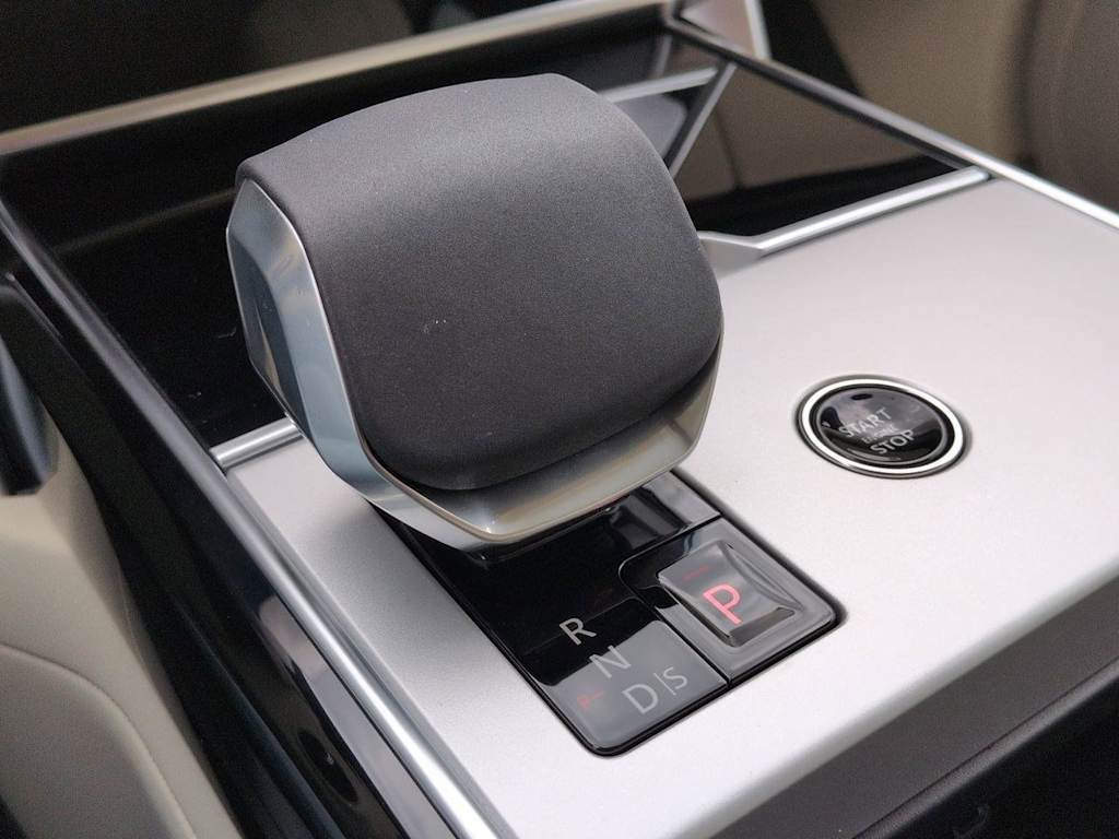 Thumbnail: 2026 Land Rover Range Rover - 36