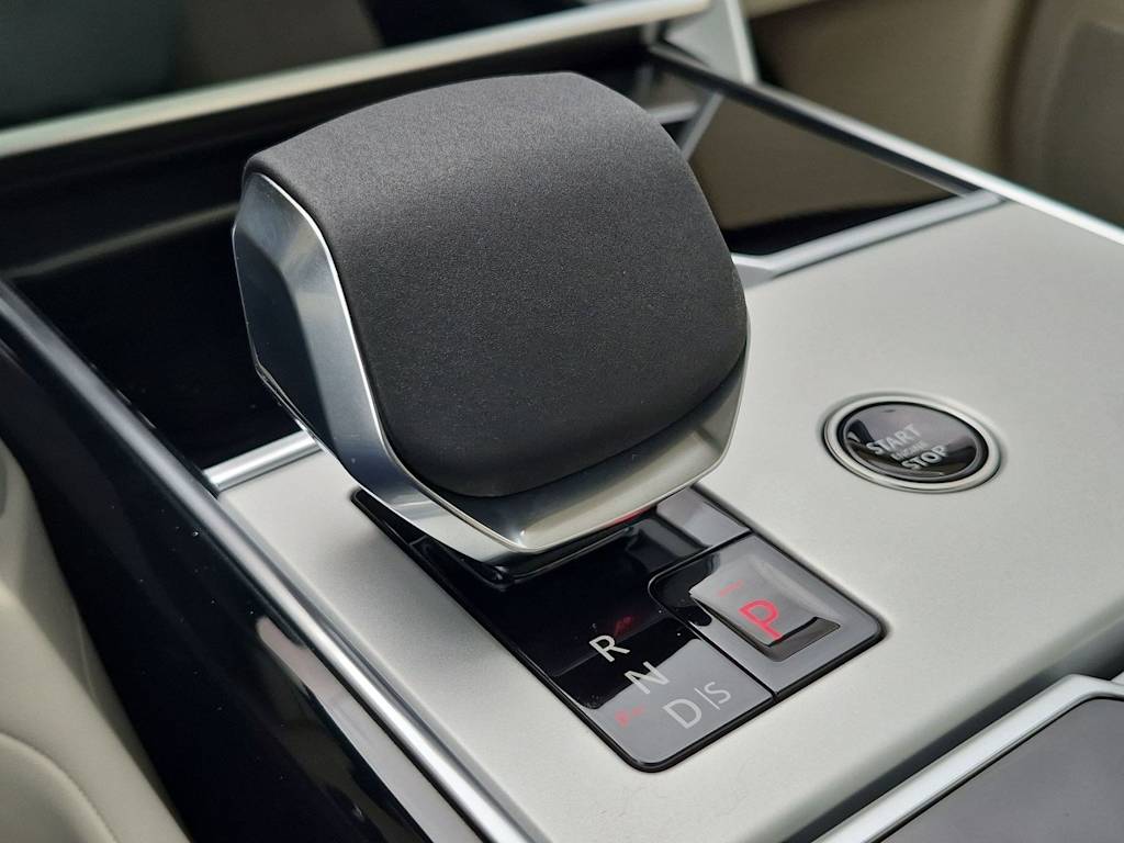 Thumbnail: 2026 Land Rover Range Rover - 17