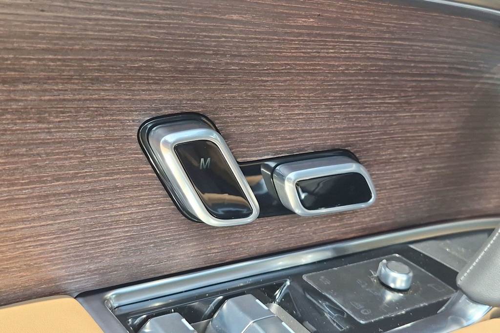 Thumbnail: 2026 Land Rover Range Rover - 25
