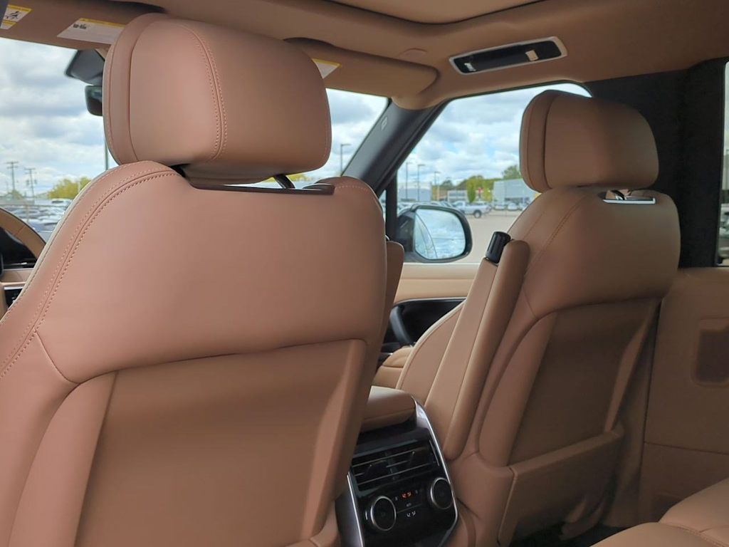 Thumbnail: 2025 Land Rover Range Rover - 12
