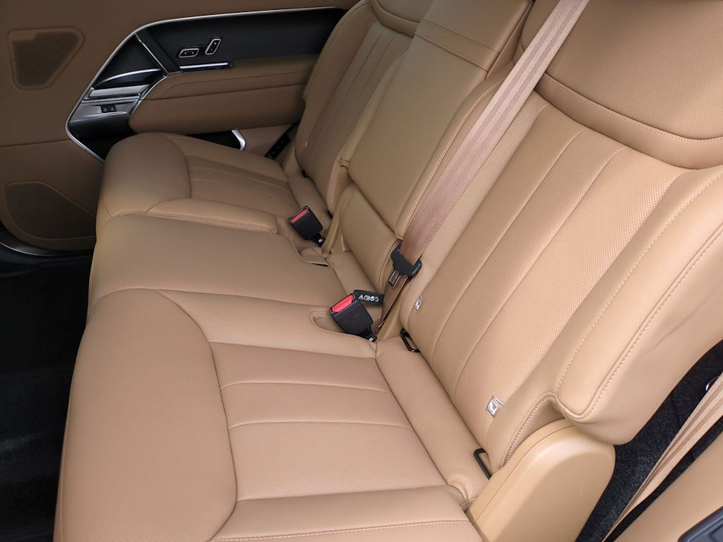 Thumbnail: 2025 Land Rover Range Rover - 25