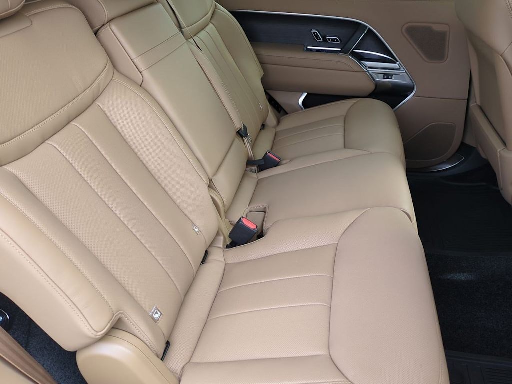 Thumbnail: 2025 Land Rover Range Rover - 11