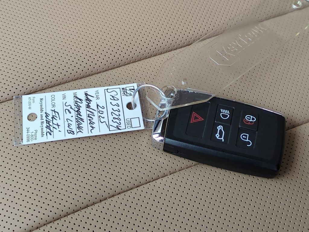 Thumbnail: 2025 Land Rover Range Rover - 16