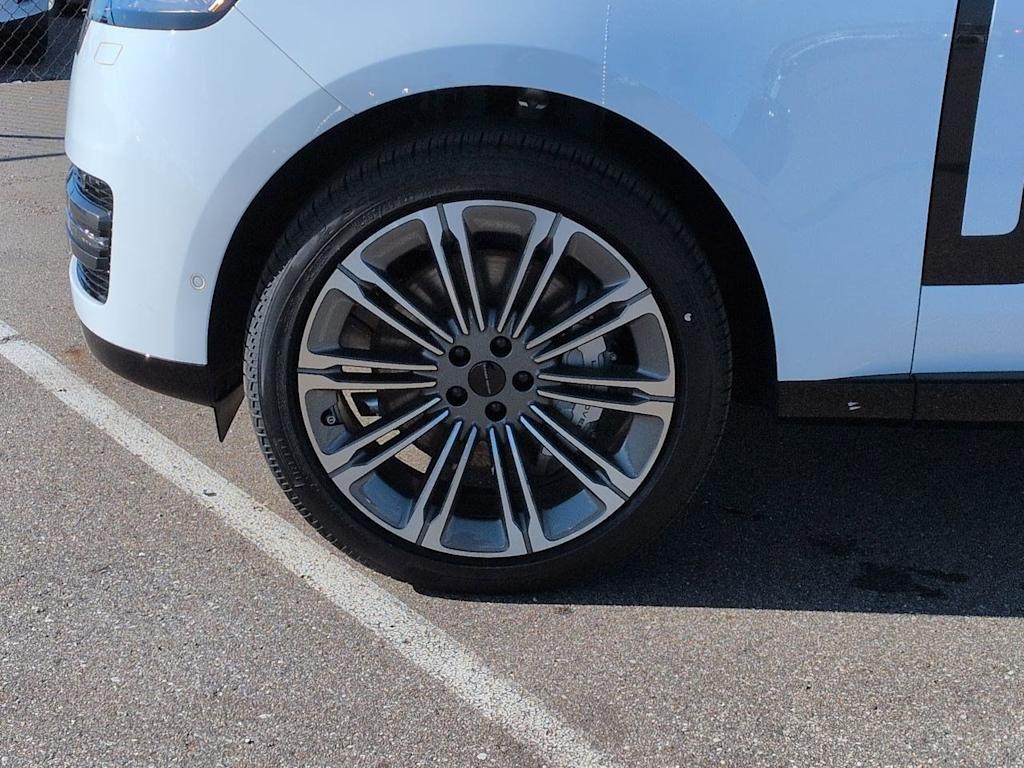 Thumbnail: 2026 Land Rover Range Rover - 8