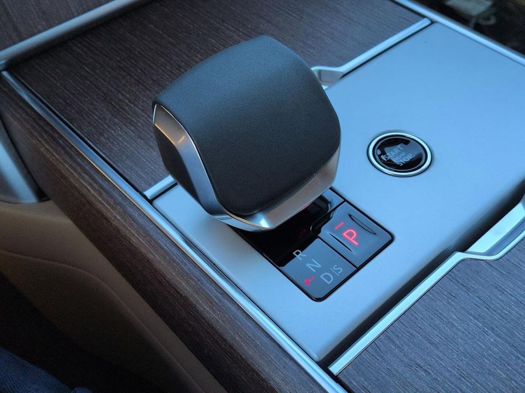 Thumbnail: 2026 Land Rover Range Rover - 38