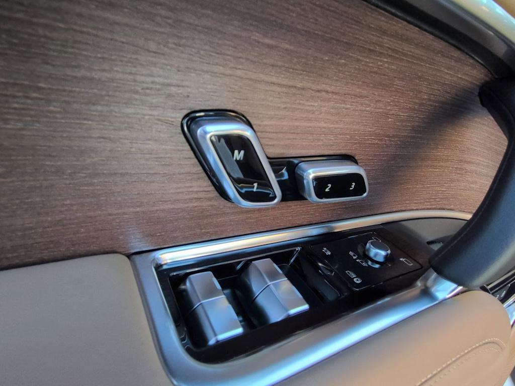 Thumbnail: 2026 Land Rover Range Rover - 25