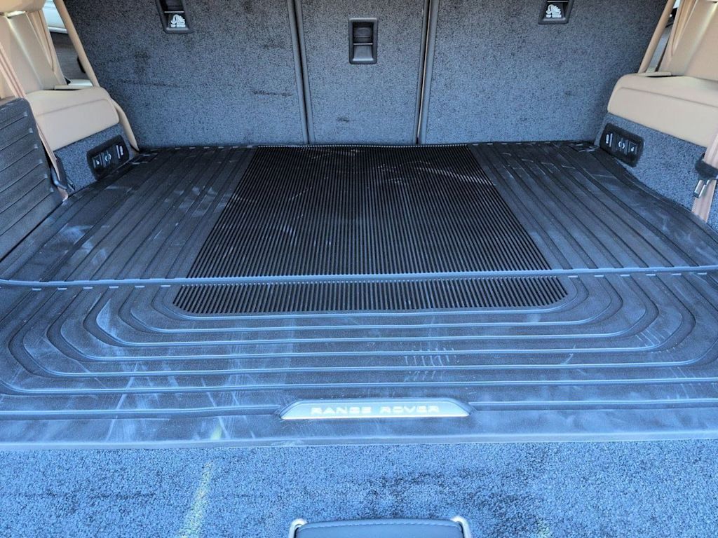 Thumbnail: 2026 Land Rover Range Rover - 16