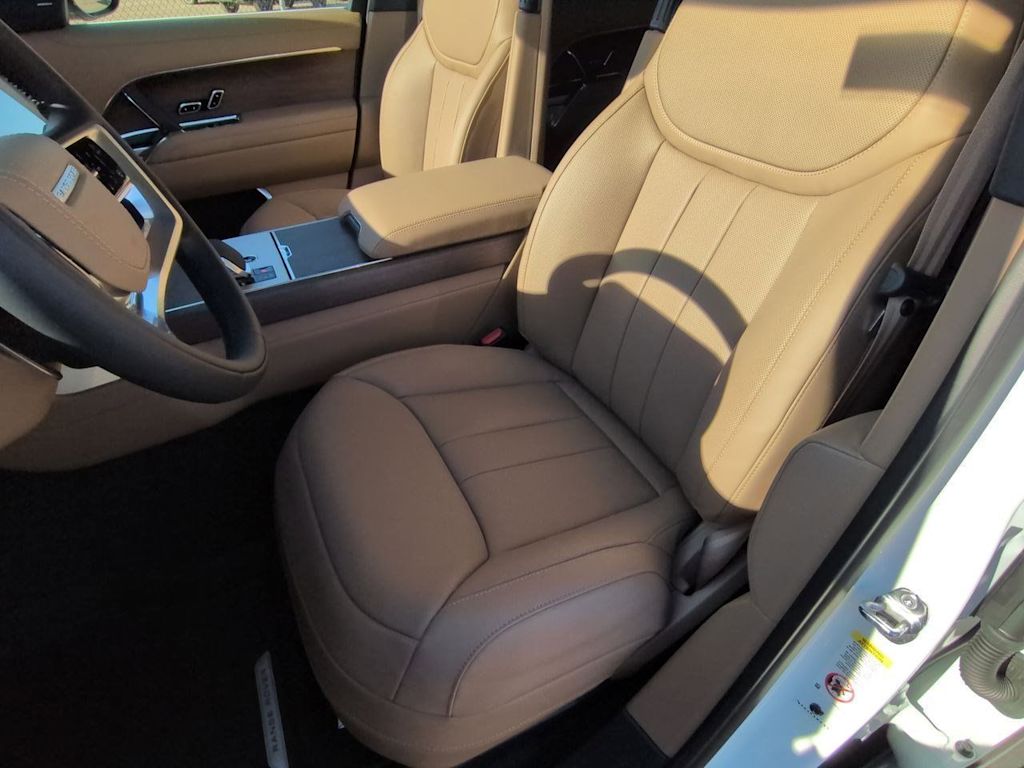 Thumbnail: 2026 Land Rover Range Rover - 10