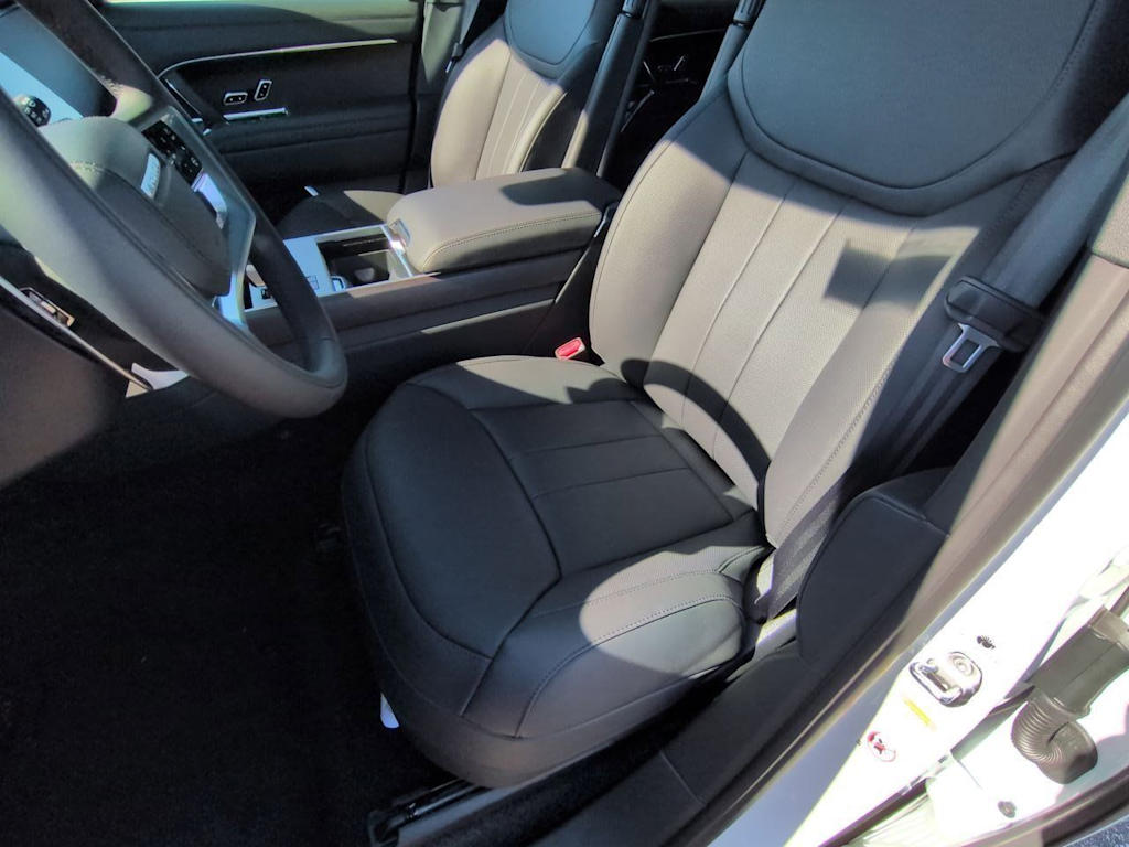 Thumbnail: 2026 Land Rover Range Rover - 10