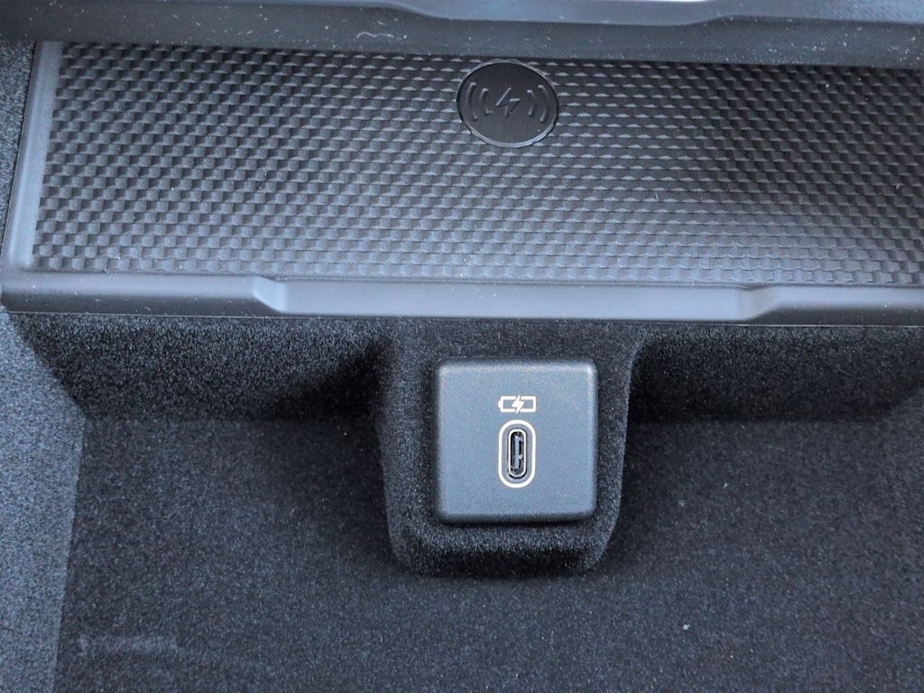 Thumbnail: 2026 Land Rover Range Rover - 17