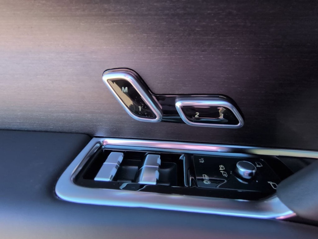 Thumbnail: 2026 Land Rover Range Rover - 25