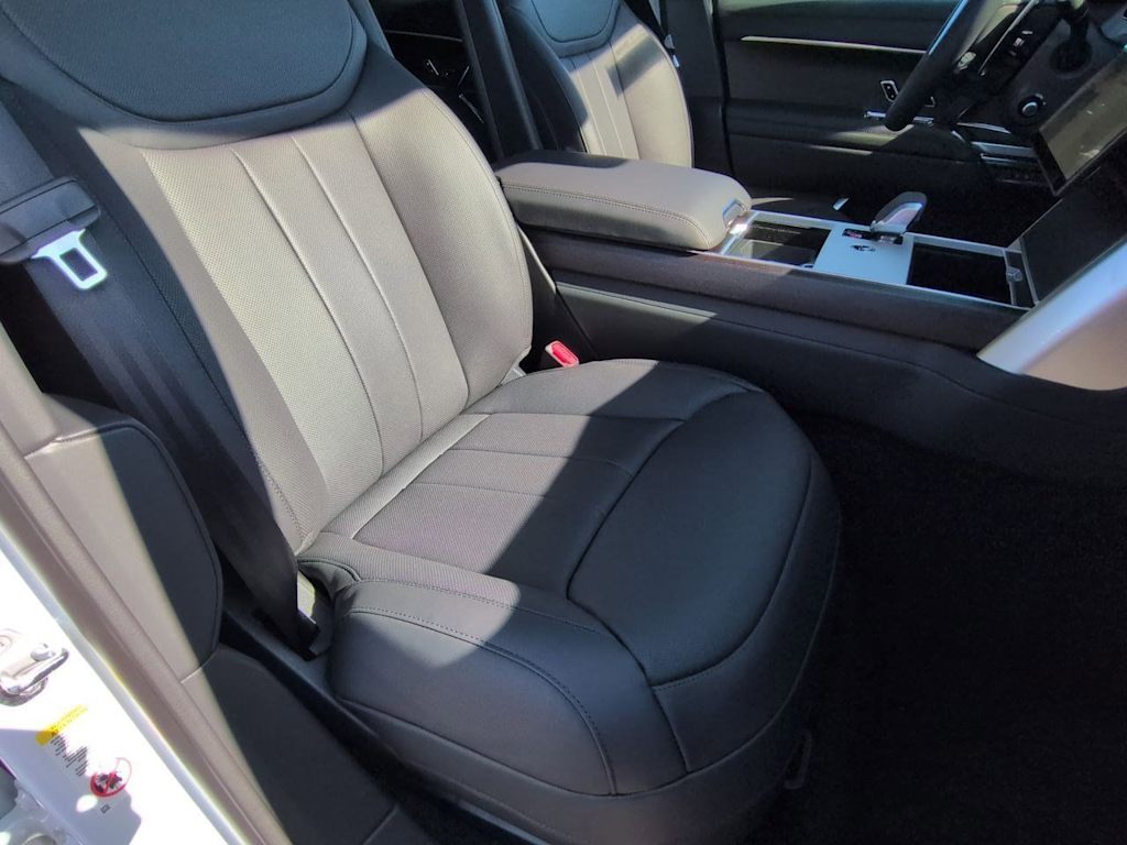 Thumbnail: 2026 Land Rover Range Rover - 29