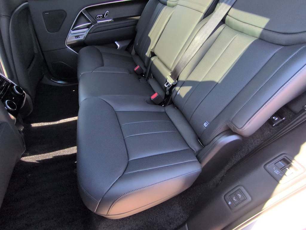 Thumbnail: 2026 Land Rover Range Rover - 27