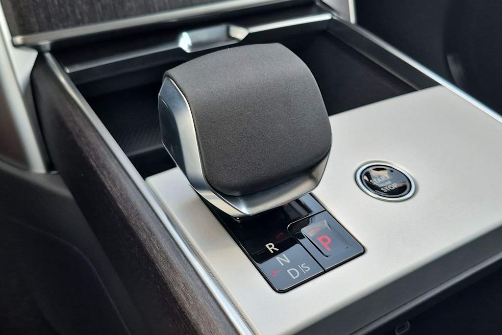 Thumbnail: 2026 Land Rover Range Rover - 15