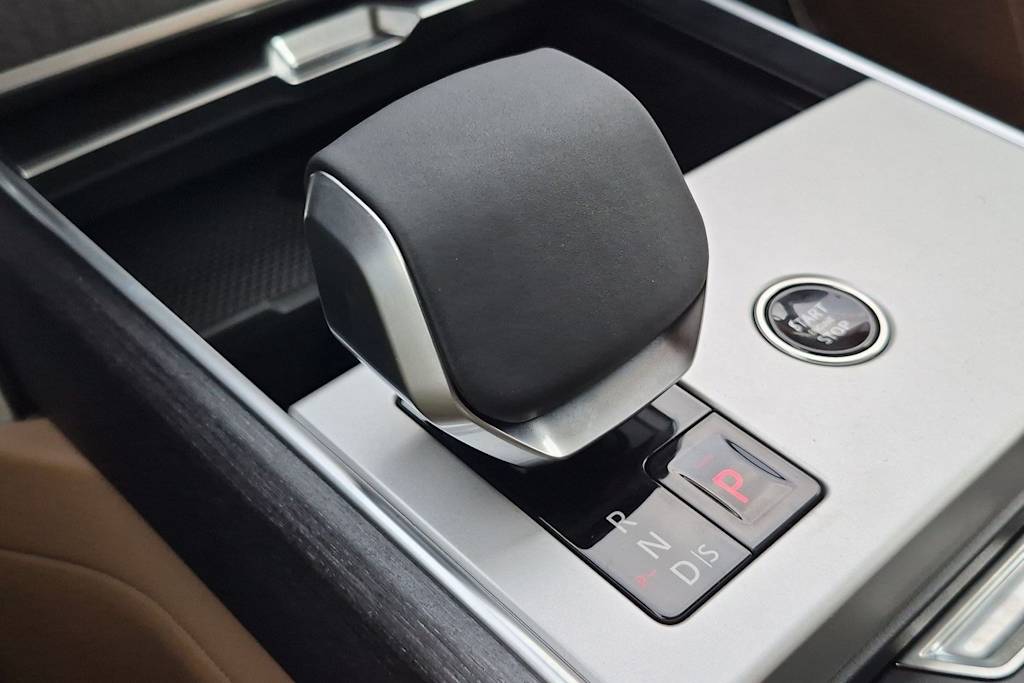 Thumbnail: 2026 Land Rover Range Rover - 14