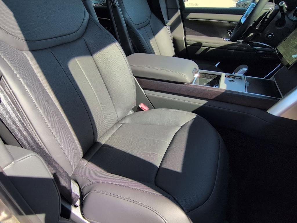 Thumbnail: 2026 Land Rover Range Rover - 30