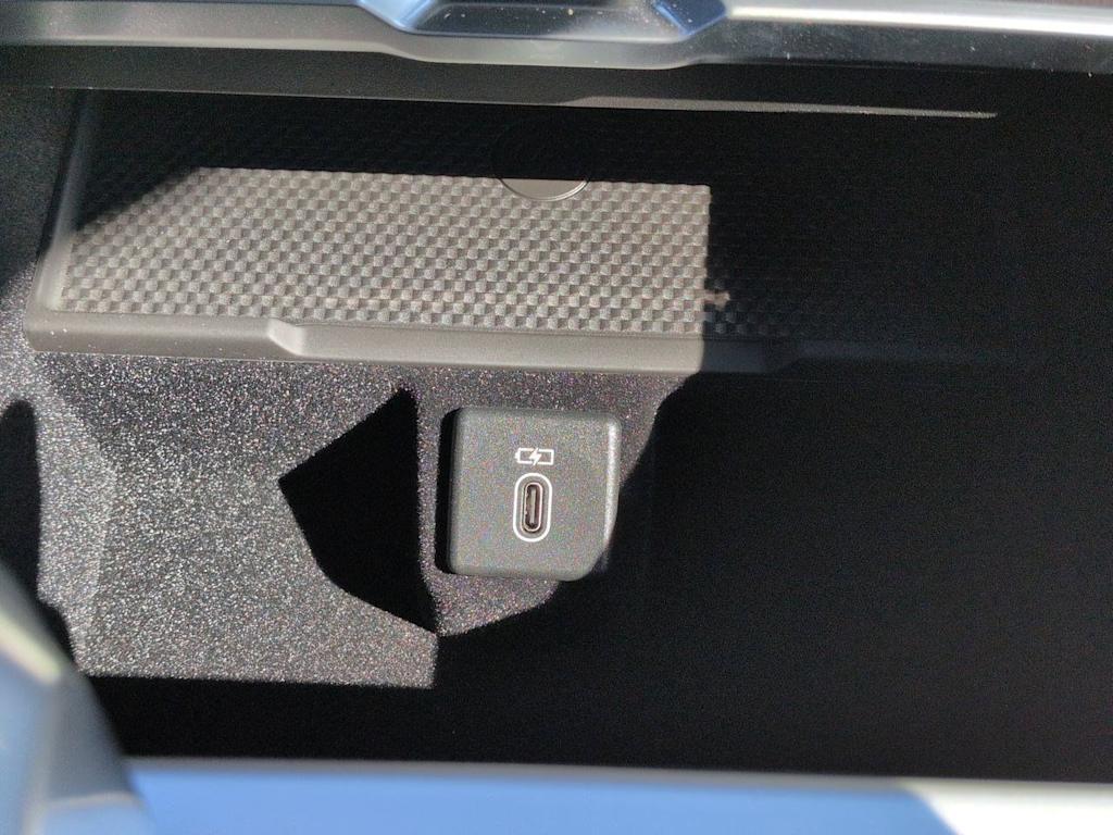 Thumbnail: 2026 Land Rover Range Rover - 37