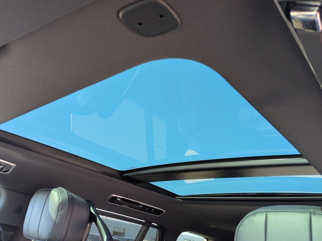 Thumbnail: 2026 Land Rover Range Rover - 27