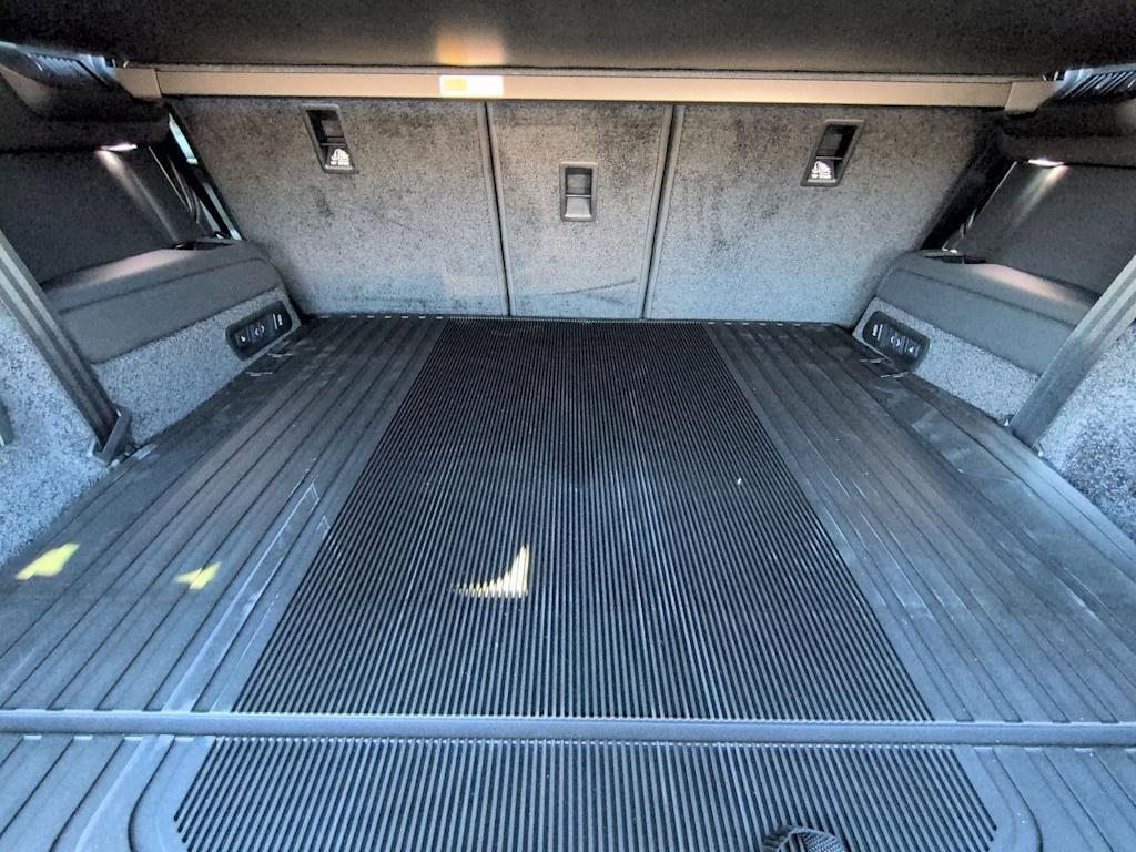 Thumbnail: 2026 Land Rover Range Rover - 17