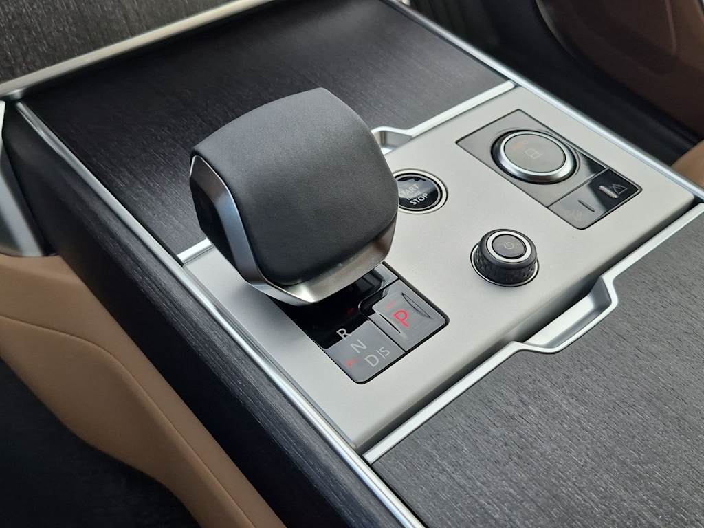 Thumbnail: 2027 Land Rover Range Rover - 16