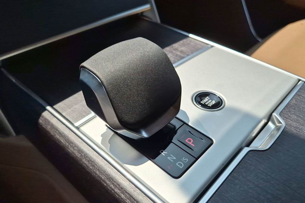 Thumbnail: 2026 Land Rover Range Rover - 14