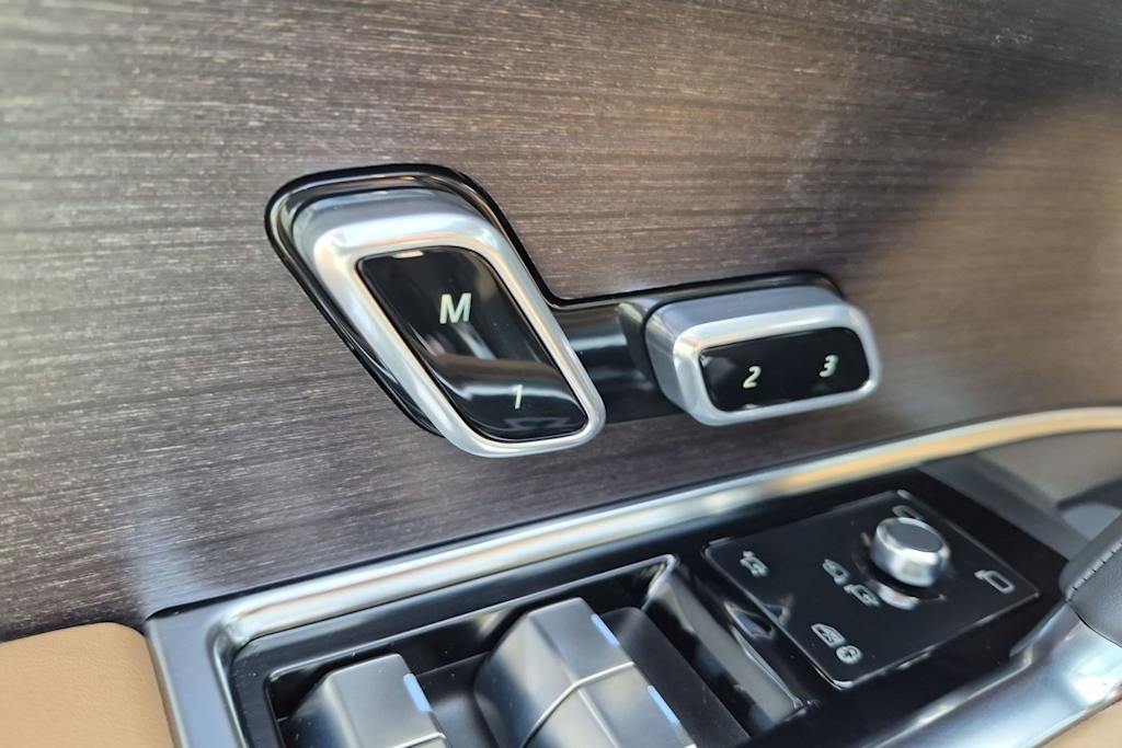 Thumbnail: 2026 Land Rover Range Rover - 23