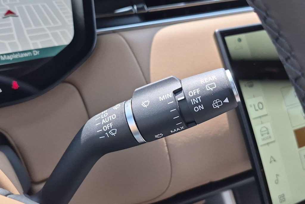Thumbnail: 2026 Land Rover Range Rover - 15