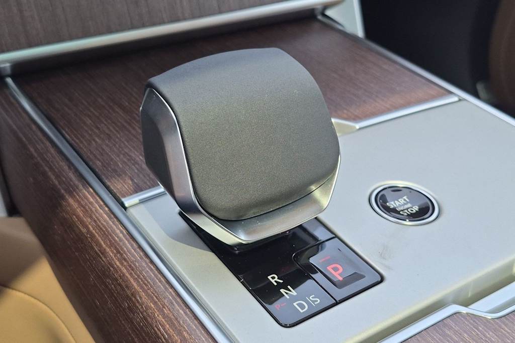 Thumbnail: 2026 Land Rover Range Rover - 34