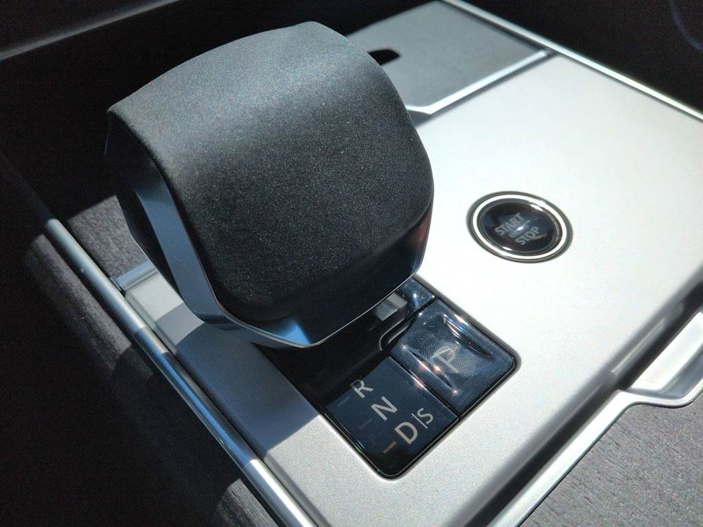 Thumbnail: 2026 Land Rover Range Rover - 14