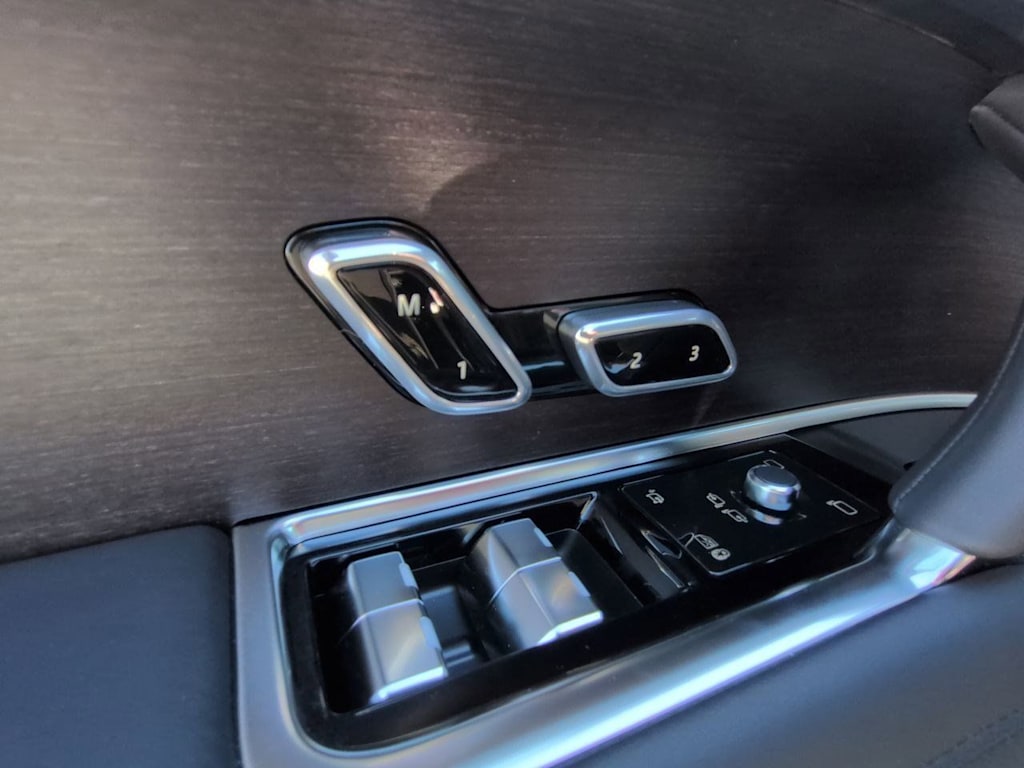 Thumbnail: 2026 Land Rover Range Rover - 25