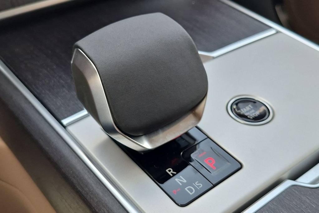 Thumbnail: 2026 Land Rover Range Rover - 35