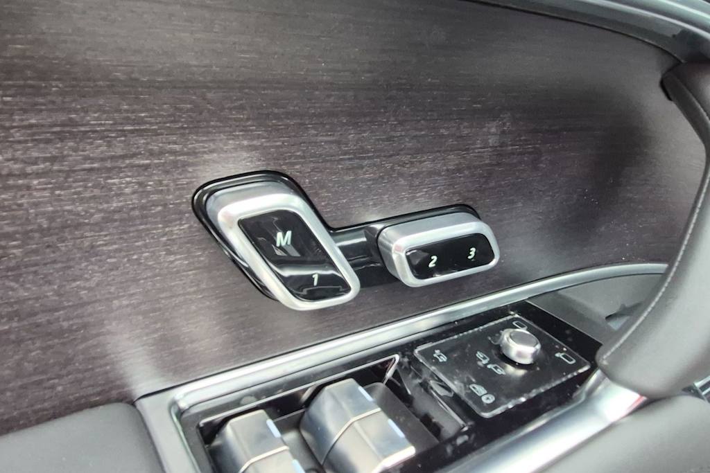 Thumbnail: 2026 Land Rover Range Rover - 25