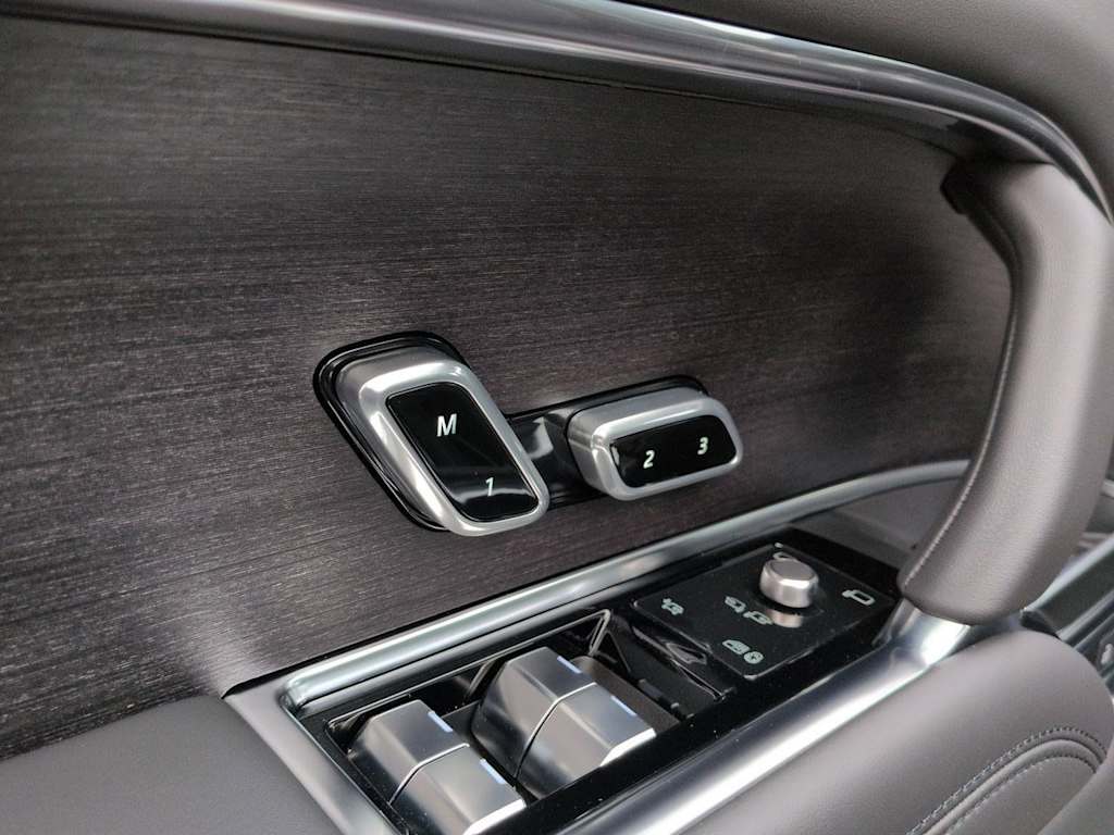 Thumbnail: 2026 Land Rover Range Rover - 25