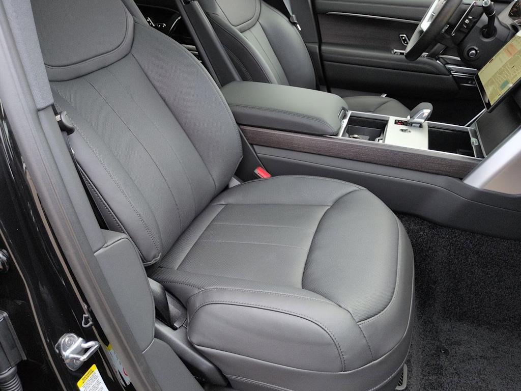 Thumbnail: 2026 Land Rover Range Rover - 29